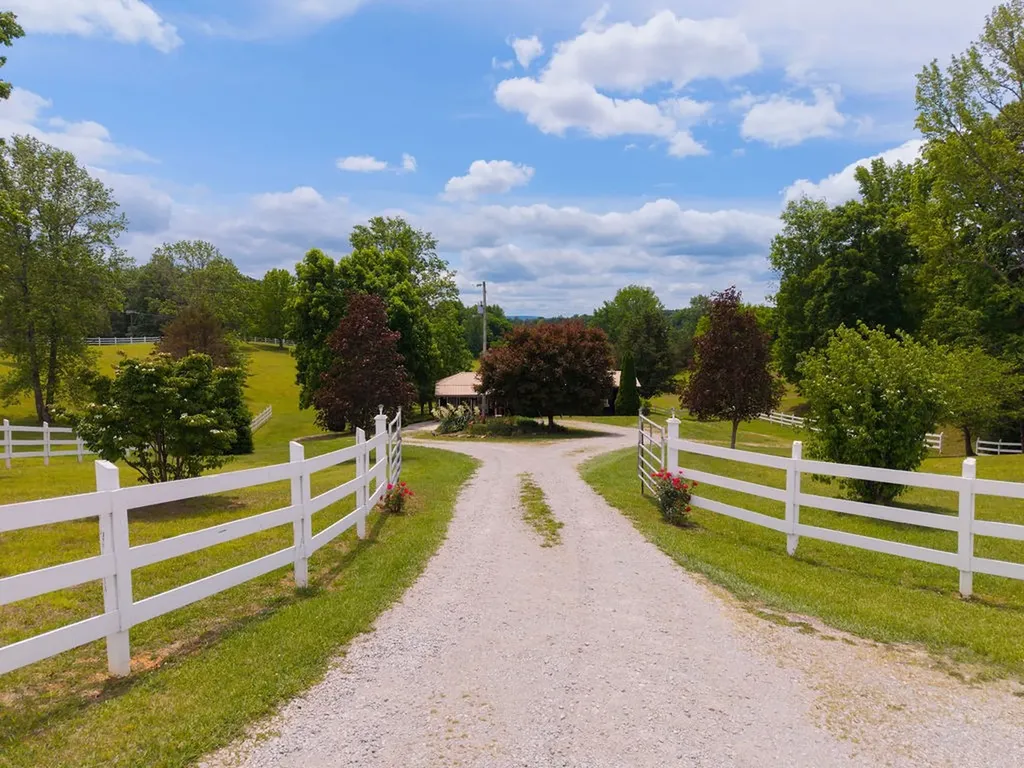 5330 Sparta Highway Rock Island TN 38581