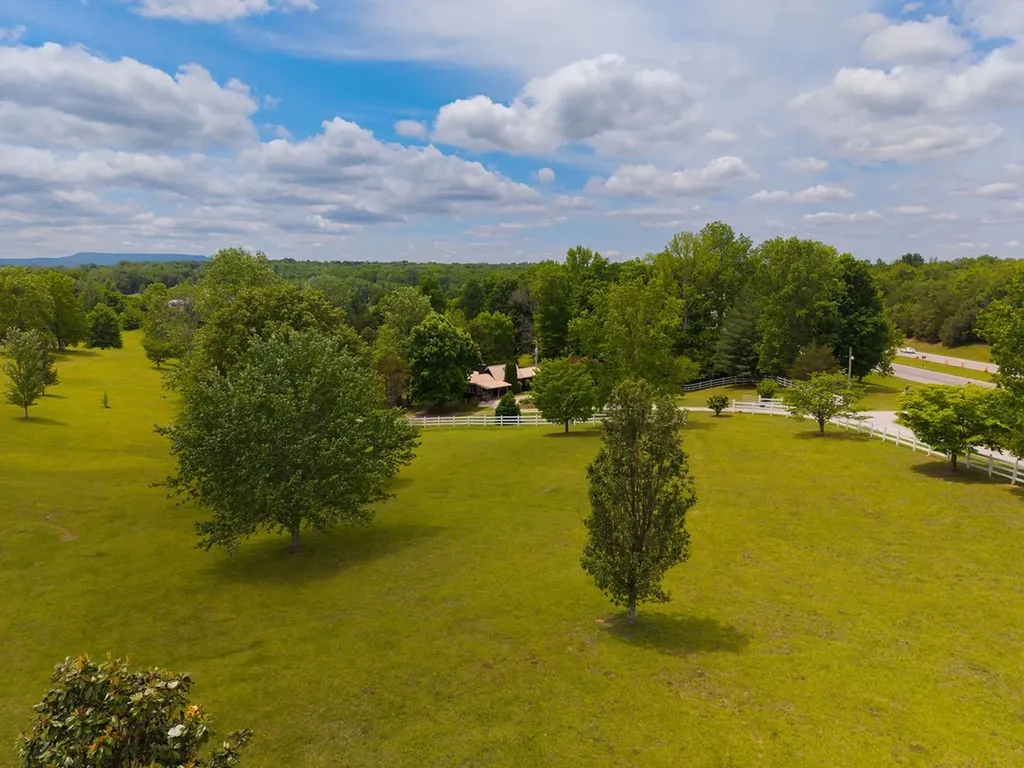 5330 Sparta Highway Rock Island TN 38581