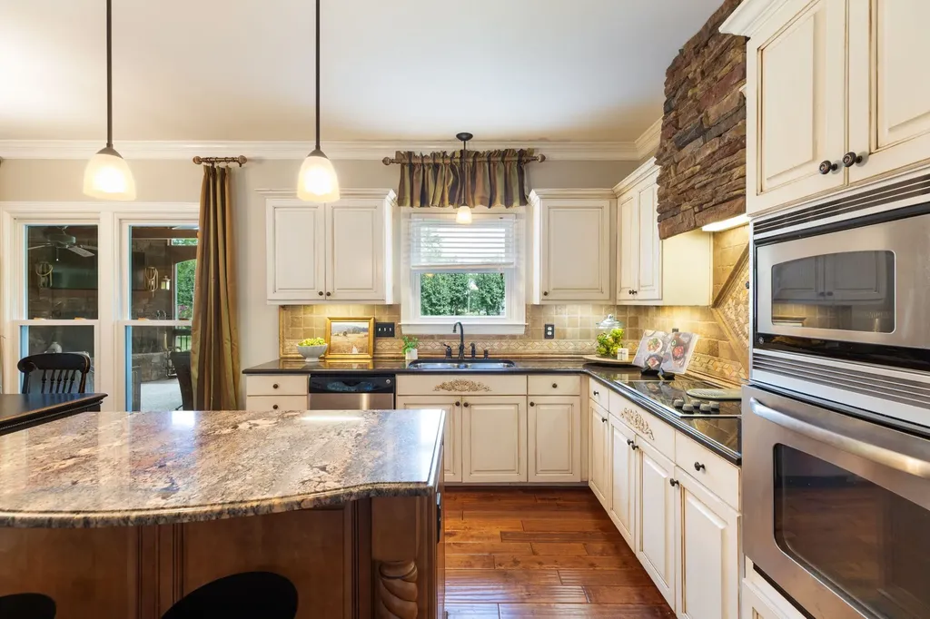 8240 Moores Lane Brentwood TN 37027