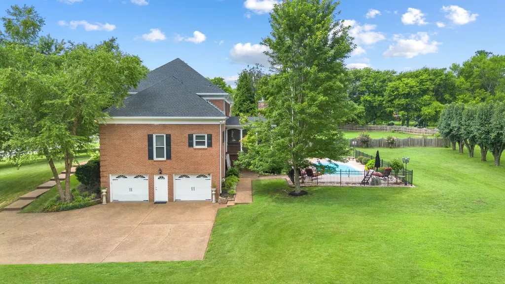 8240 Moores Lane Brentwood TN 37027
