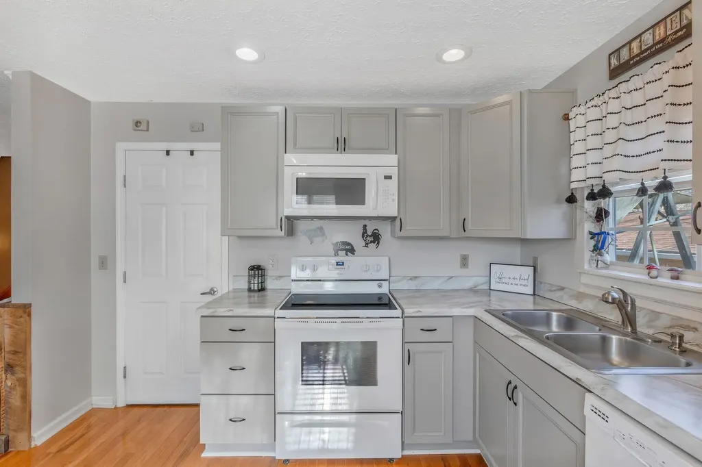 115 Sherron Drive Dickson TN 37055
