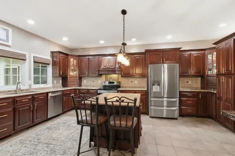 1305 Oakbrook Drive Paris TN 38242