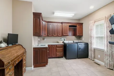1305 Oakbrook Drive Paris TN 38242