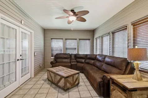 1305 Oakbrook Drive Paris TN 38242