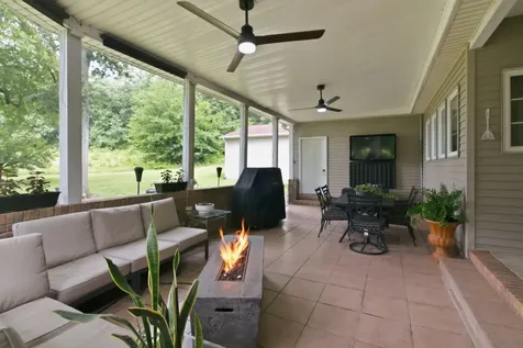 1305 Oakbrook Drive Paris TN 38242