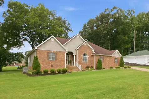 1305 Oakbrook Drive Paris TN 38242