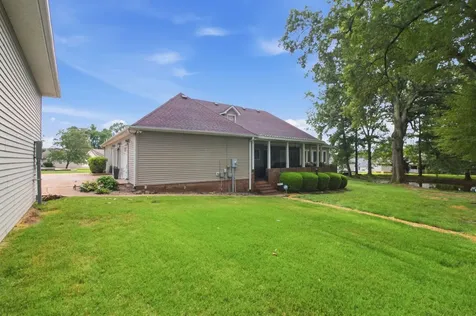 1305 Oakbrook Drive Paris TN 38242