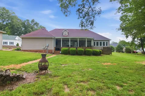 1305 Oakbrook Drive Paris TN 38242