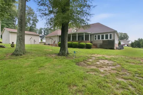 1305 Oakbrook Drive Paris TN 38242