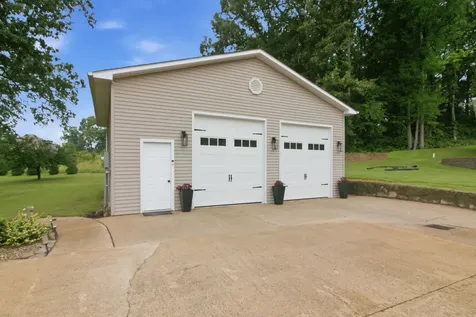 1305 Oakbrook Drive Paris TN 38242