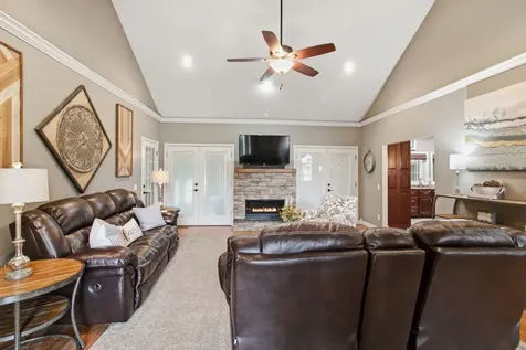 1305 Oakbrook Drive Paris TN 38242
