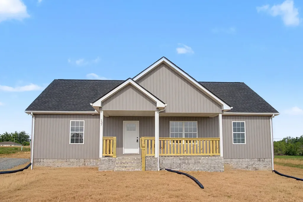 137 Martha Circle Lafayette TN 37083