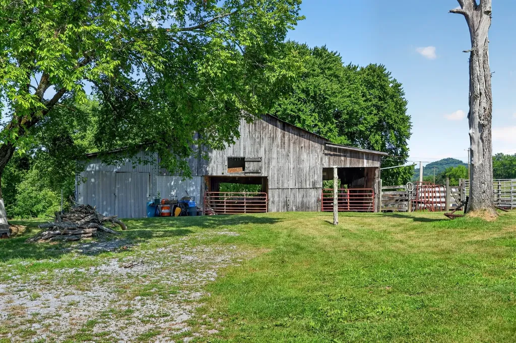 5713 Smith Fork Road Liberty TN 37095