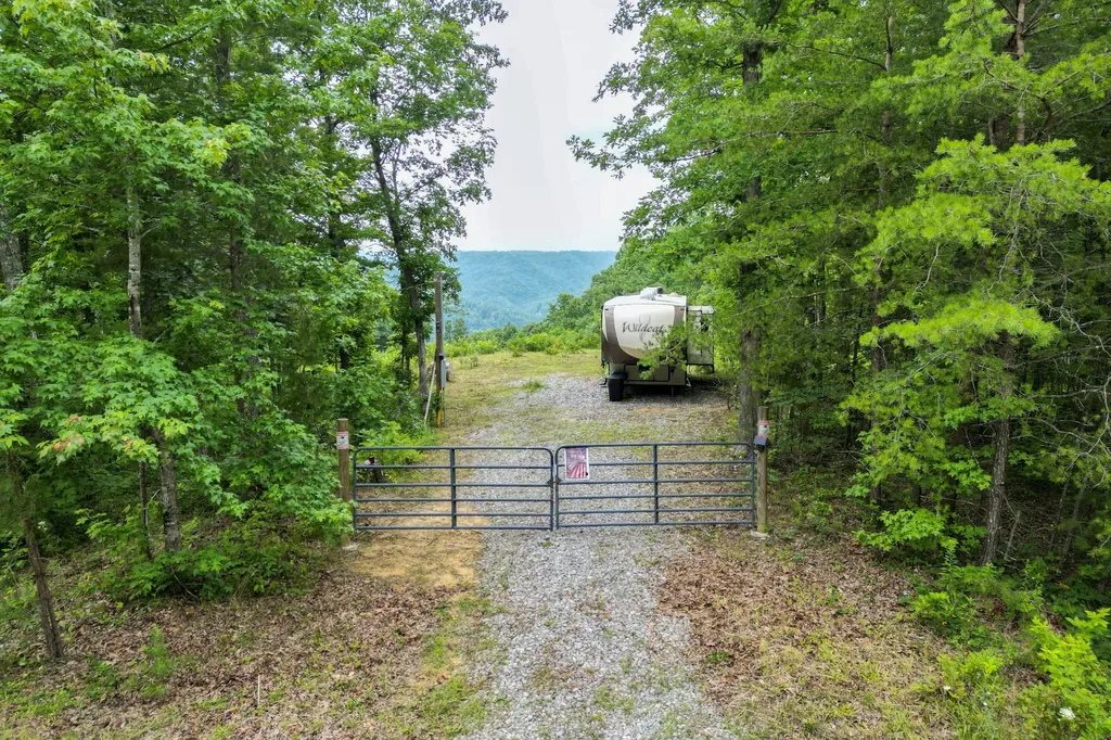 722 Flat Top View Lane Wilder TN 38589