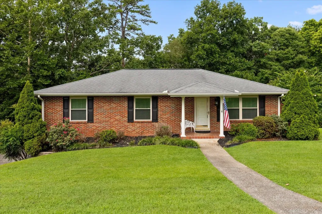 74 Kriswood Drive Rossville GA 30741