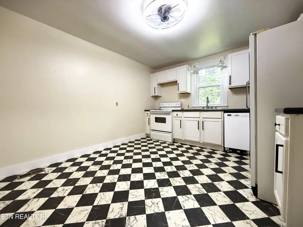 5633 Spring Creek Road Cookeville TN 38506