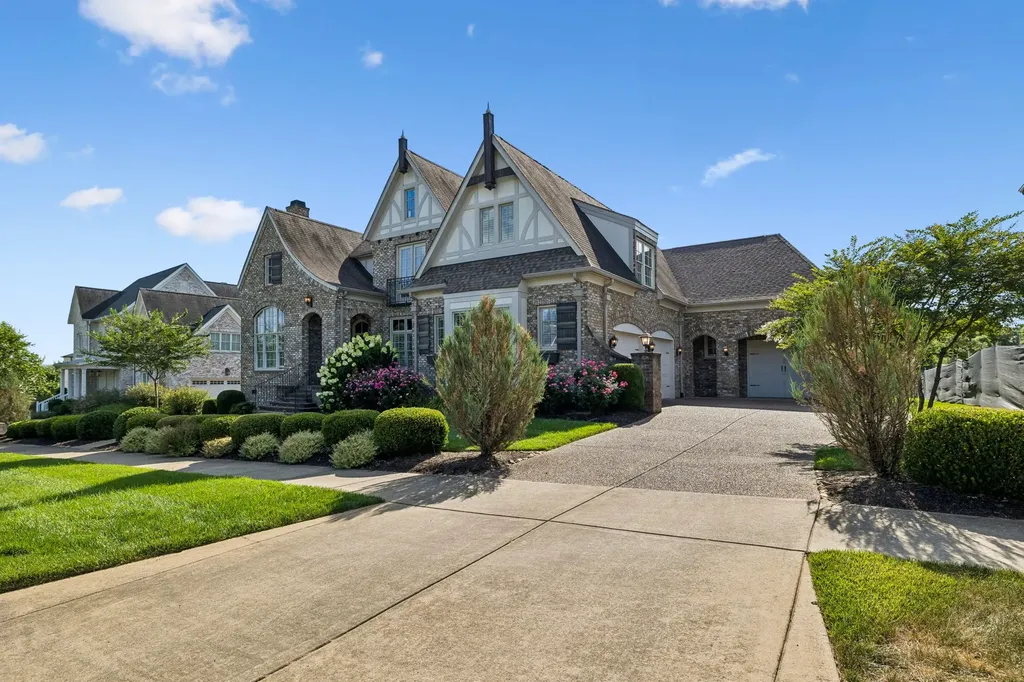 7036 Lanceleaf Drive College Grove TN 37046