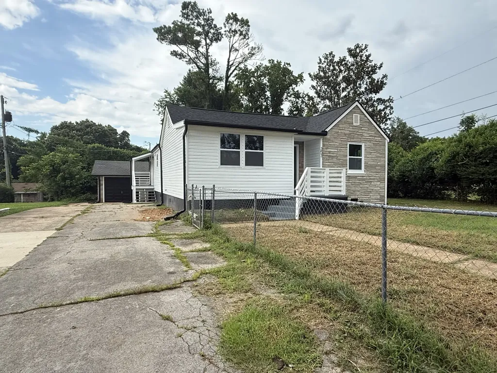 353 Hickory Heights Clarksville TN 37040