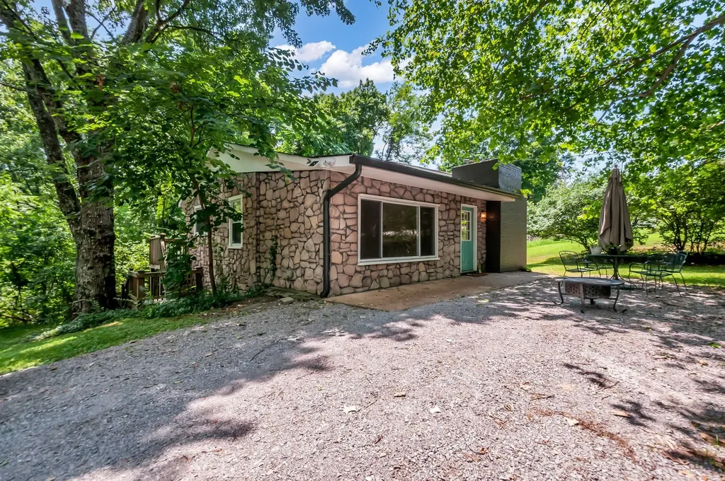 4080 Manning Hollow Road Pegram TN 37143