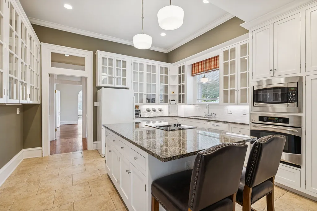215 4th Ave, S Franklin TN 37064
