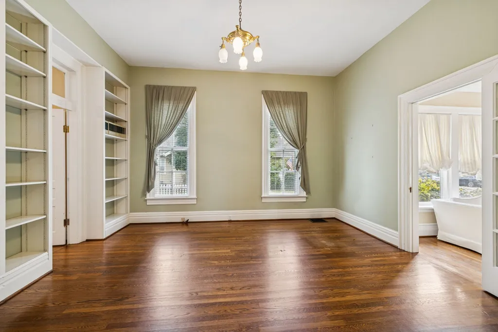 215 4th Ave, S Franklin TN 37064