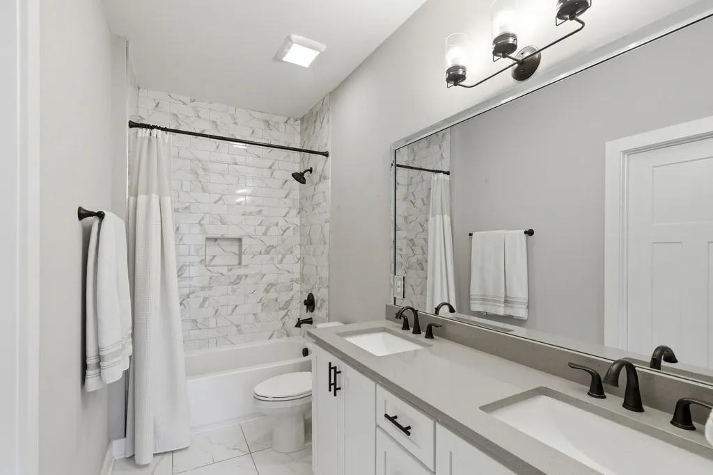 2141B Burns Street Nashville TN 37216