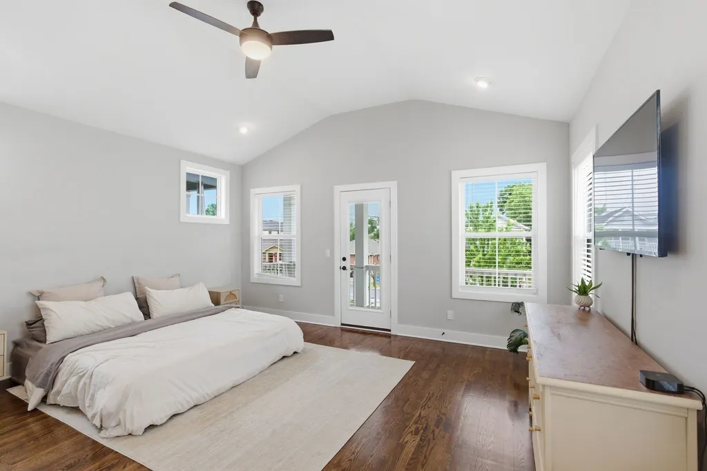 2141B Burns Street Nashville TN 37216