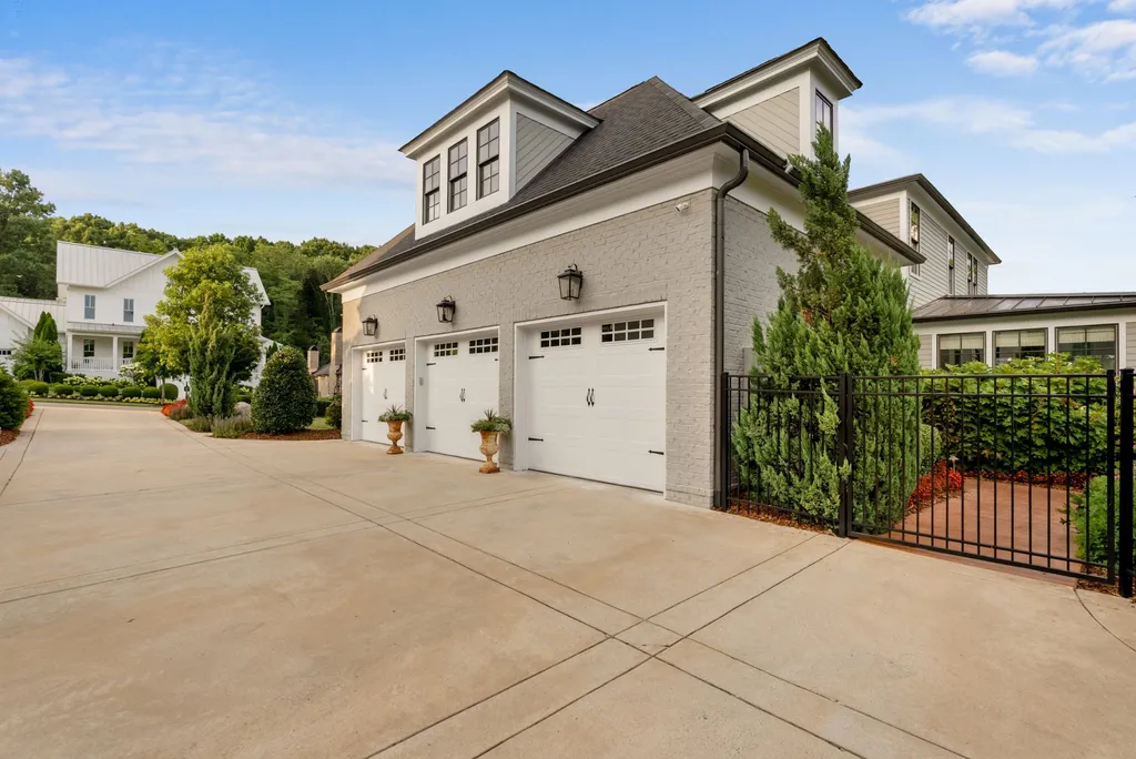 8645 Belladonna Drive College Grove TN 37046