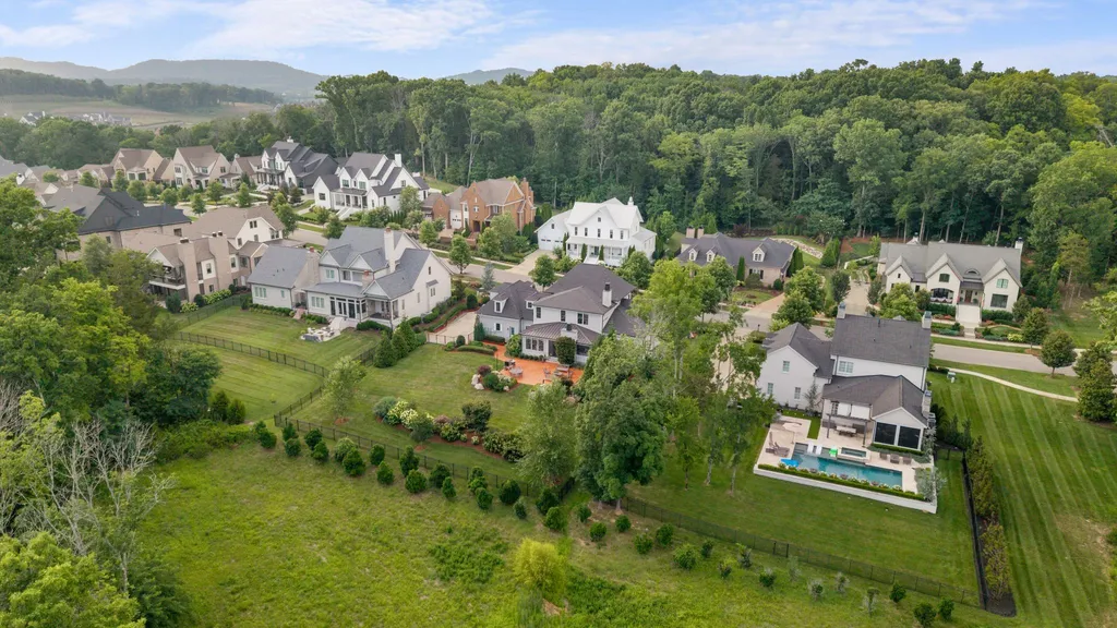 8645 Belladonna Drive College Grove TN 37046