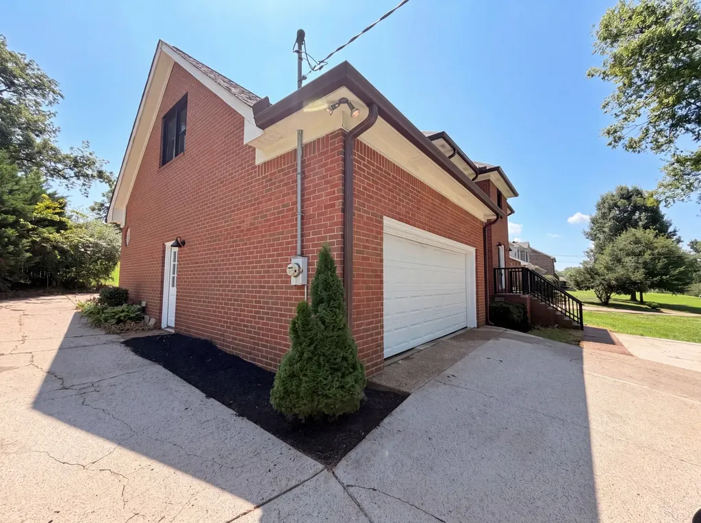 141 East Drive Hendersonville TN 37075