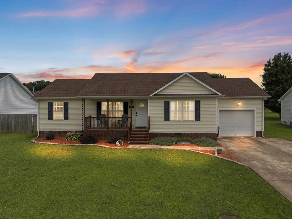 1967 Farmington Court Columbia TN 38401