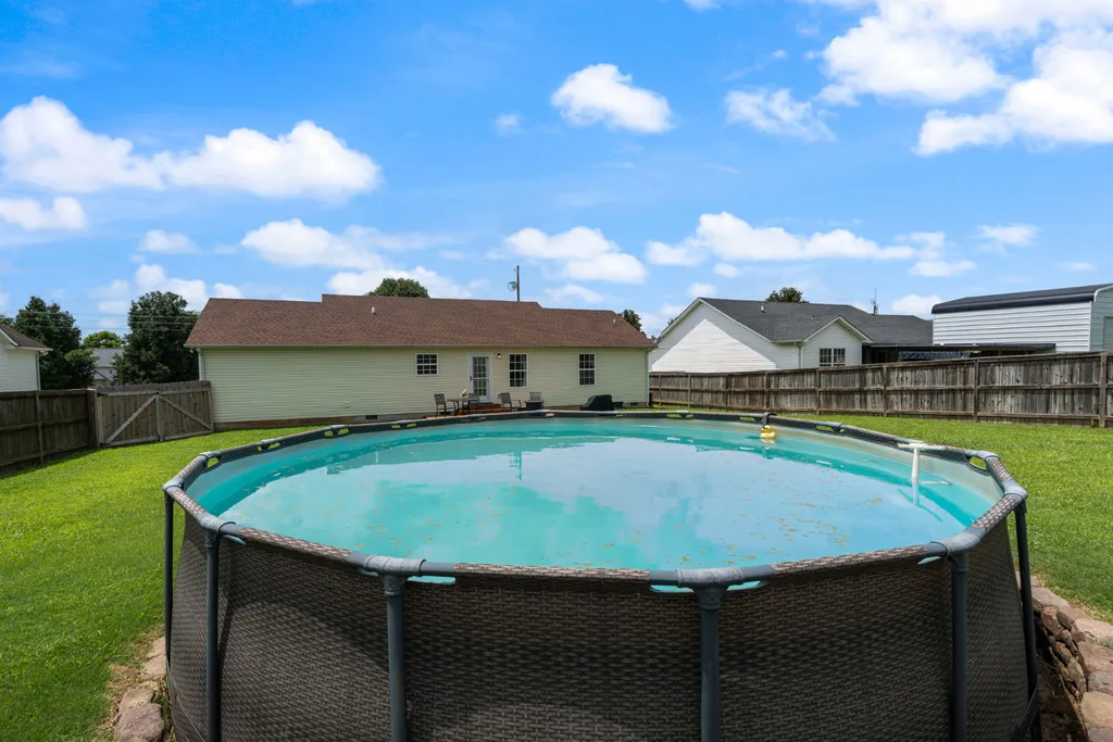 1967 Farmington Court Columbia TN 38401
