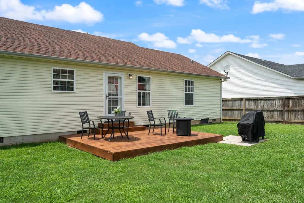 1967 Farmington Court Columbia TN 38401