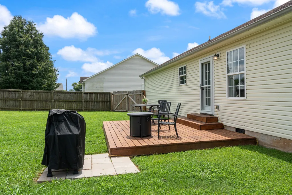 1967 Farmington Court Columbia TN 38401