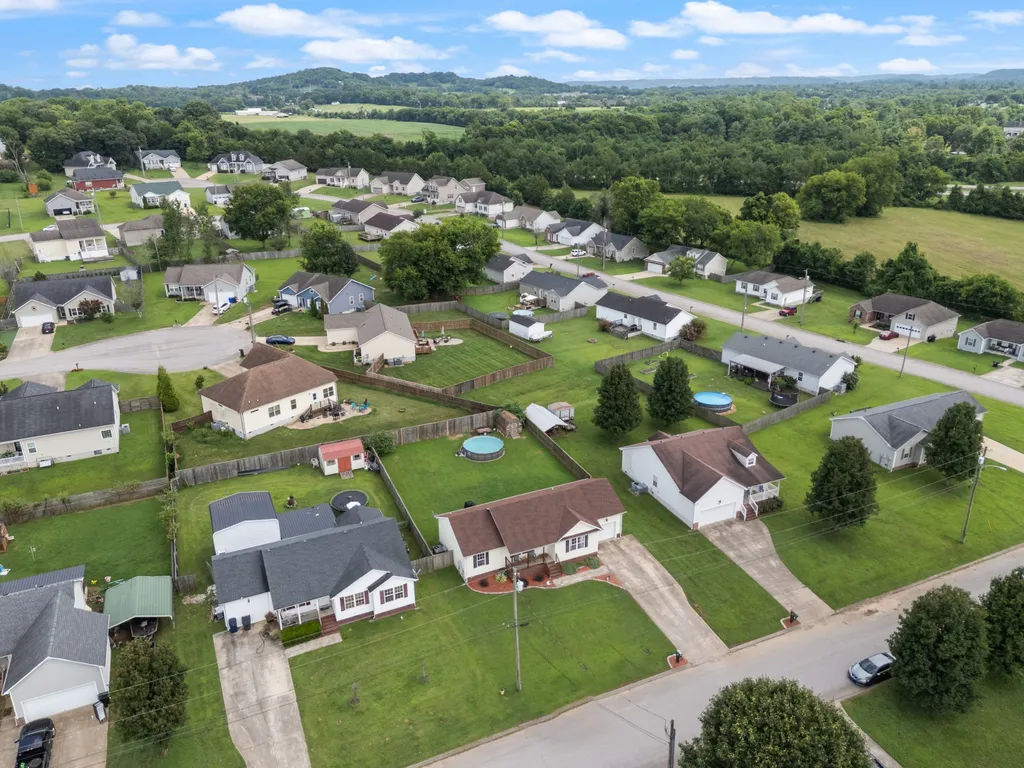 1967 Farmington Court Columbia TN 38401