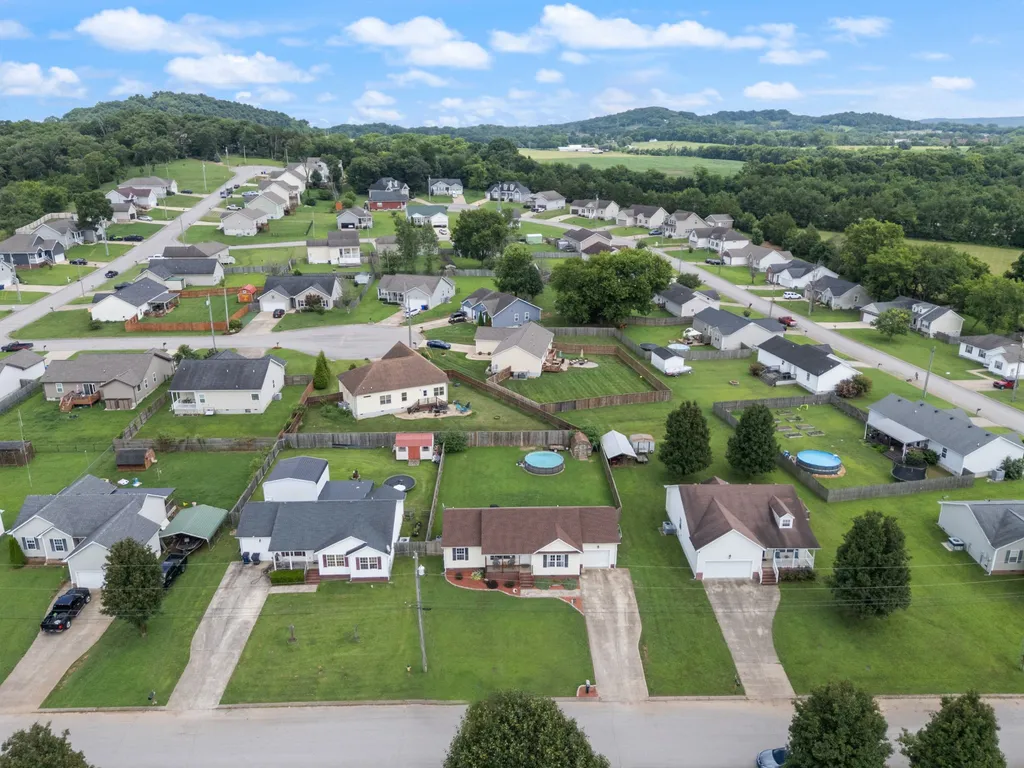 1967 Farmington Court Columbia TN 38401
