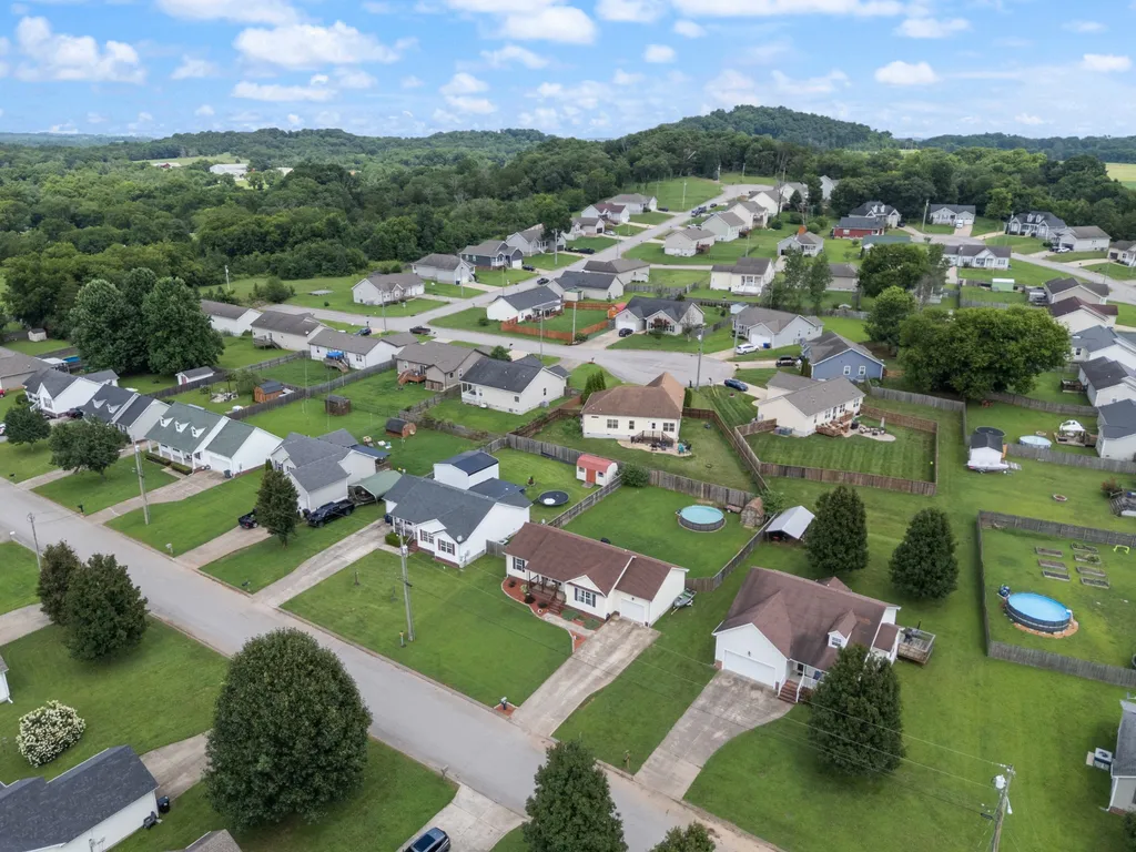 1967 Farmington Court Columbia TN 38401