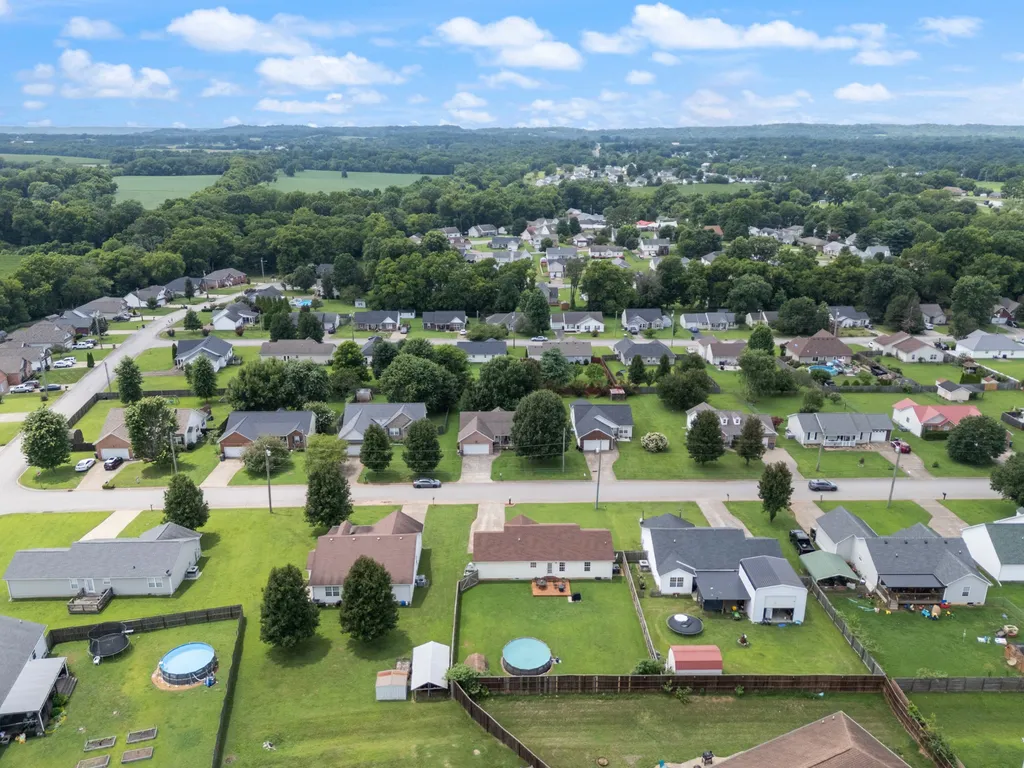1967 Farmington Court Columbia TN 38401