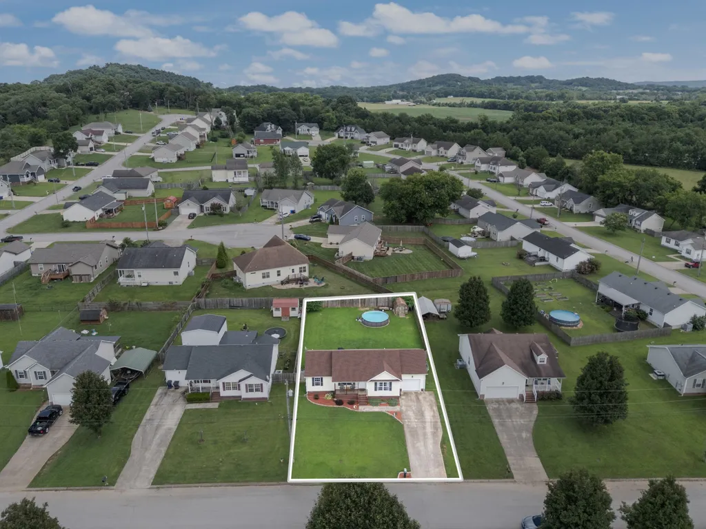 1967 Farmington Court Columbia TN 38401
