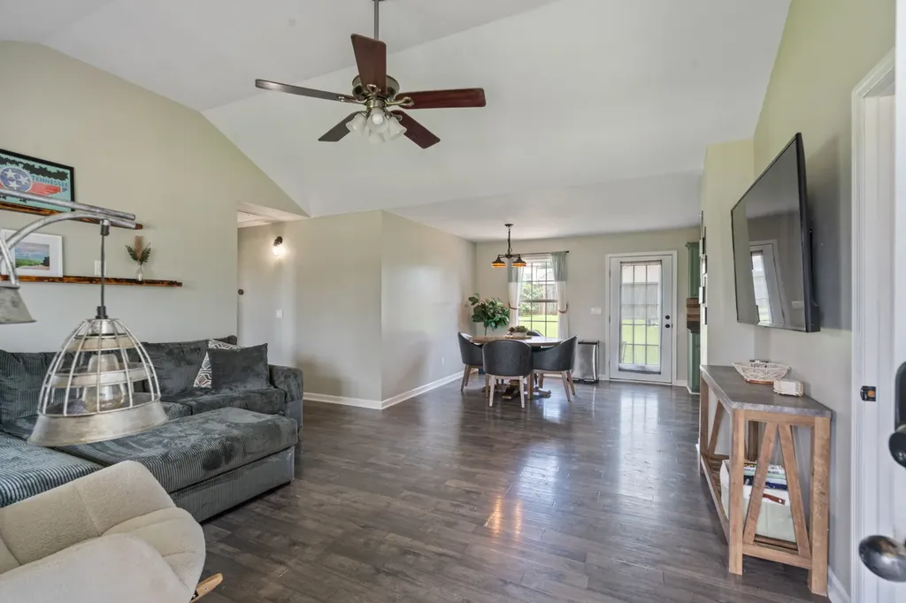 1967 Farmington Court Columbia TN 38401