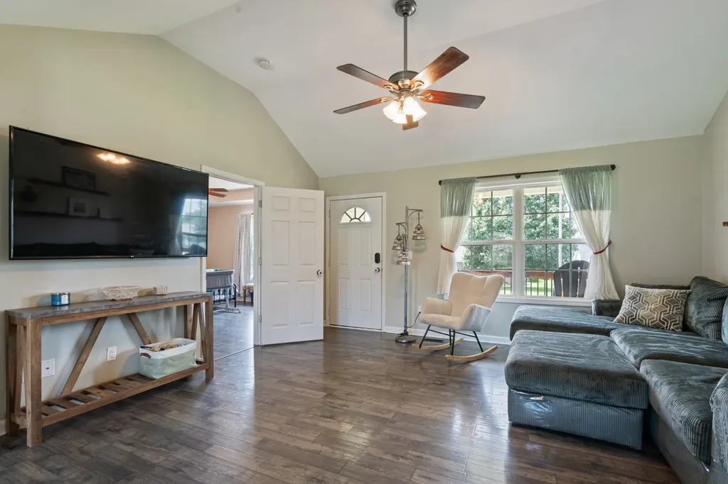 1967 Farmington Court Columbia TN 38401