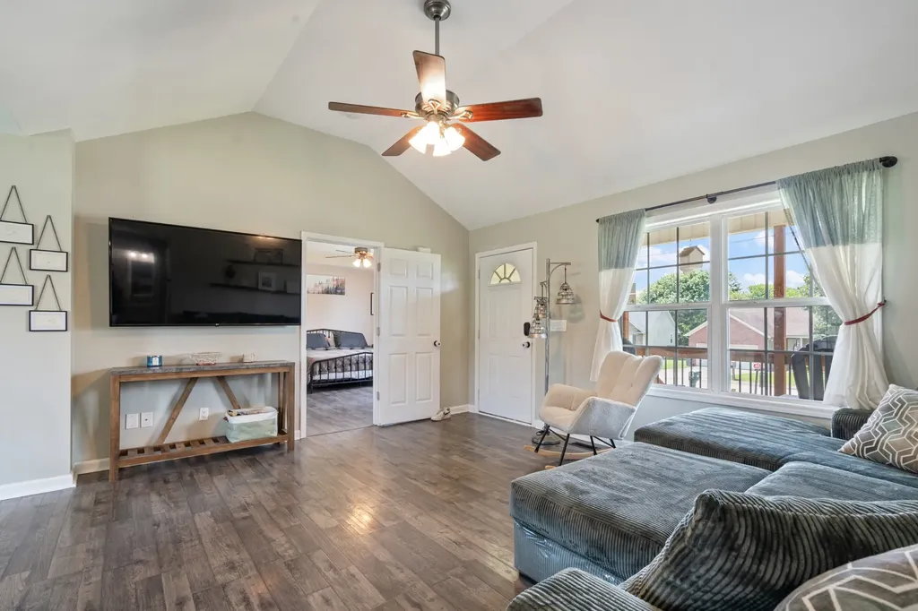 1967 Farmington Court Columbia TN 38401