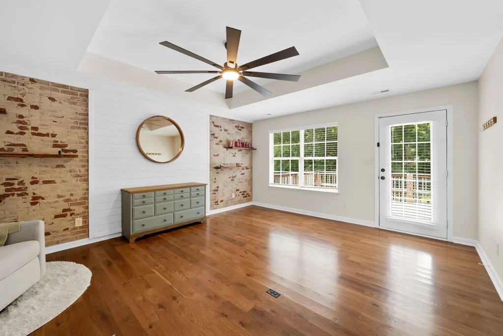 1032 Neeleys Bend Spring Hill TN 37174