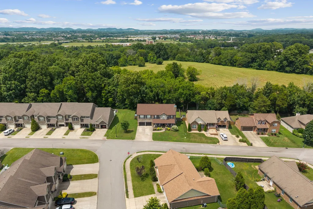 1032 Neeleys Bend Spring Hill TN 37174