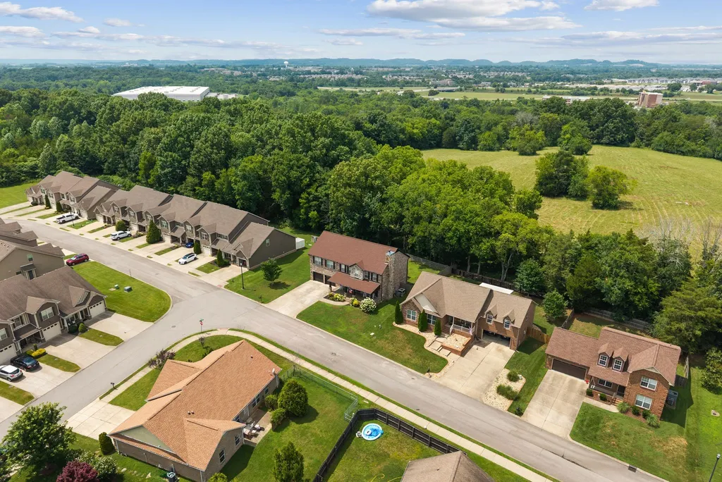 1032 Neeleys Bend Spring Hill TN 37174