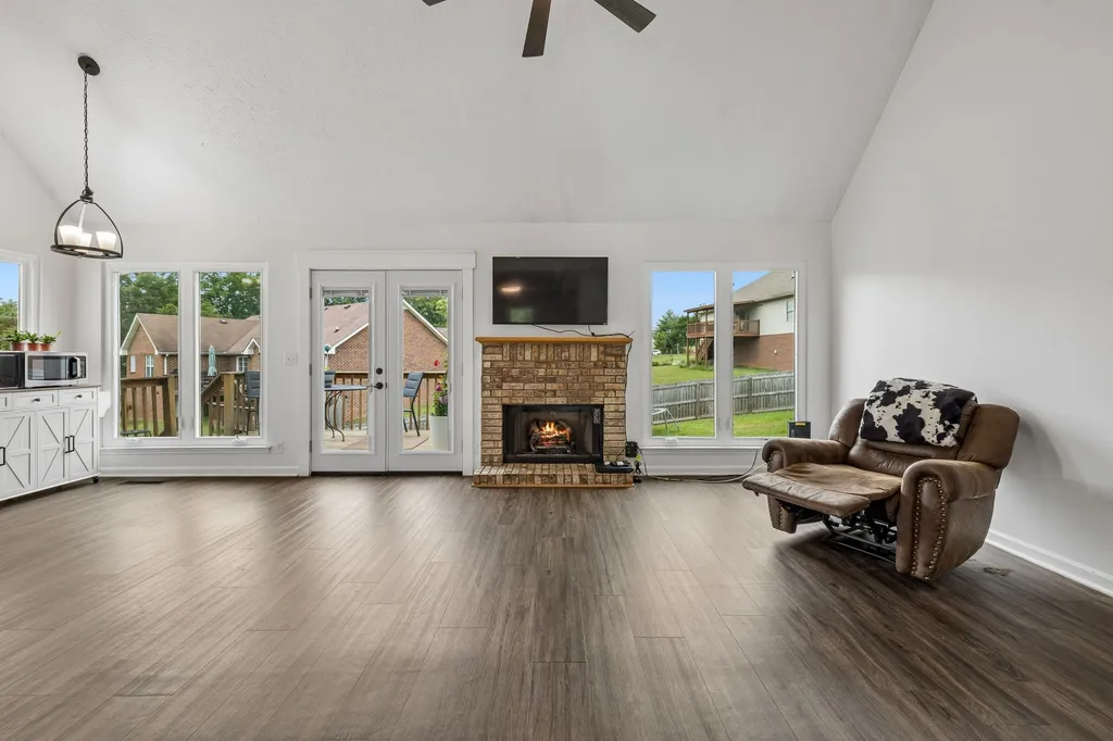 2055 Bon Drive Greenbrier TN 37073