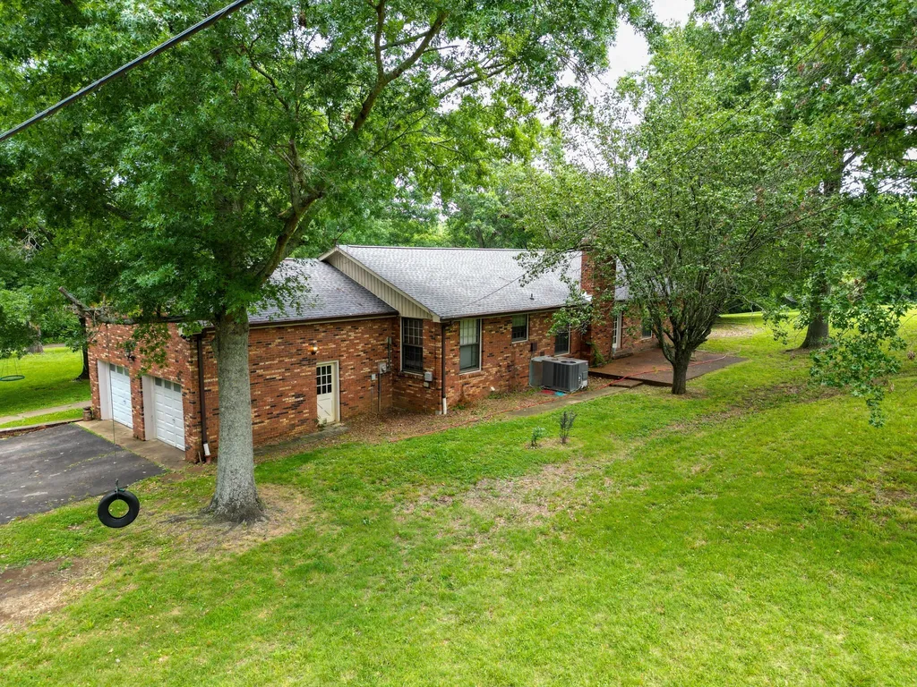 1094B Center Point Road Hendersonville TN 37075