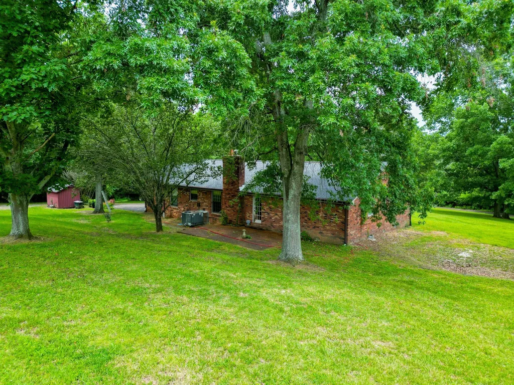 1094B Center Point Road Hendersonville TN 37075