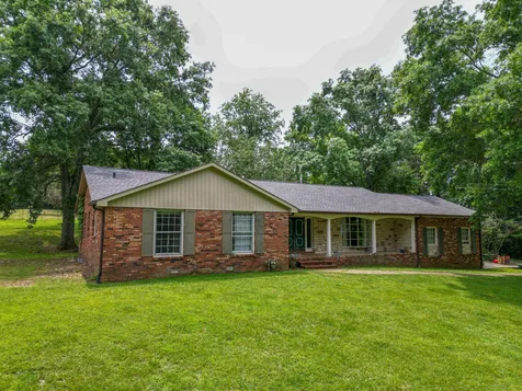 1094B Center Point Road Hendersonville TN 37075