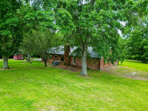 1094B Center Point Road Hendersonville TN 37075